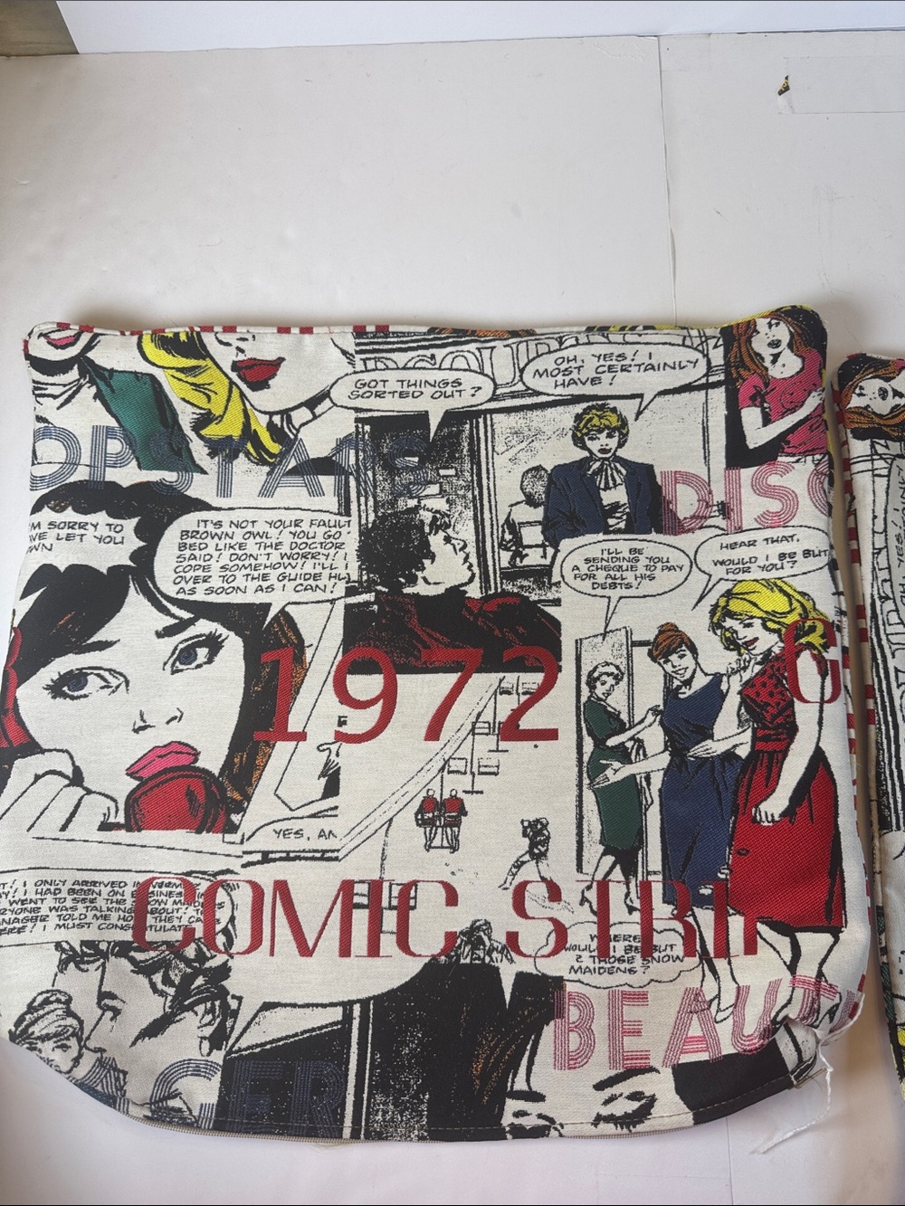 Canvas Comic-Print pillow covers in Multicolor. set of 2